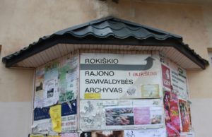 Ar ši sklebimų lenta puošia miesto centrą? D. Zibolienės nuotr.