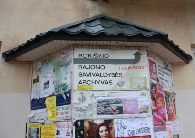 Ar ši sklebimų lenta puošia miesto centrą? D. Zibolienės nuotr.