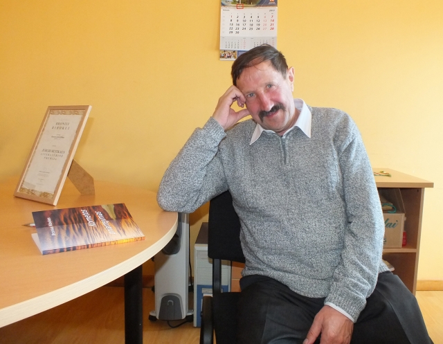 Devynerius metus Skemų socialinės globos namuose gyvenantis Bronius Ribokas nė nesvajojo apie tokį garbingą jo kūrybos įvertinimą. B.Riboko archyvo nuotr. Devynerius metus Skemų socialinės globos namuose gyvenantis Bronius Ribokas nė nesvajojo apie tokį garbingą jo kūrybos įvertinimą. B.Riboko archyvo nuotr.