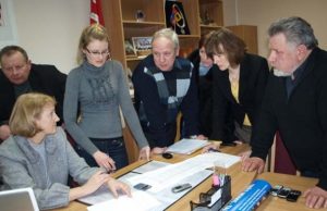 Tėvynės sąjungos – Lietuvos krikščionių demokratų partijos štabe liūdnos nuotaikos. Rinkimų rezultatus skaičiavo Jūratė Čypienė (iš kairės)