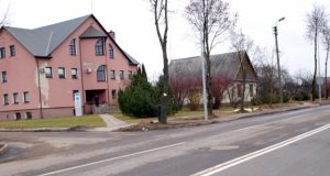 Nepažeidęs taisyklių negali į UAB „Rokauta“ kiemą. L.Dūdaitės nuotr.