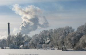 Ketvirtą savaitę spiginantys šalčiai artimiausiomis dienomis trauktis nežada. Šilumininkai dirba įtemptu režimu