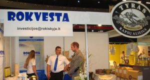 Rokiškio verslininkų ekspozicija parodoje „EXPO Aukštaitija 2011“. UAB „Rokvesta“ archyvo nuotr.