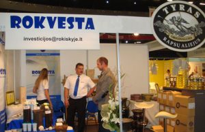 Rokiškio verslininkų ekspozicija parodoje „EXPO Aukštaitija 2011“. UAB „Rokvesta“ archyvo nuotr.