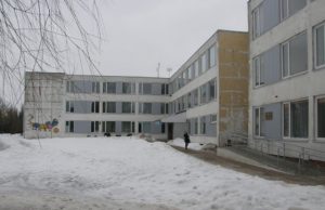 Gripo epidemijos slenkstis peržengtas, bet epidemija neskelbiama… Po savaitę trukusio karantino vakar į mokyklą grįžo “Romuvos“ gimnazijos moksleiviai. D.Zibolienės nuotr.