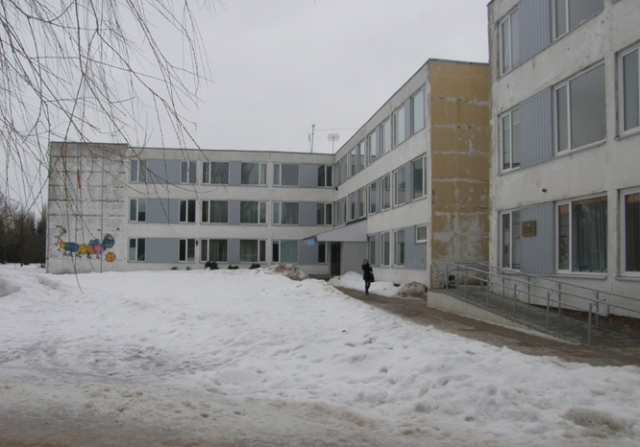 Po savaitę trukusio karantino vakar į mokyklą grįžo “Romuvos“ gimnazijos moksleiviai. D.Zibolienės nuotr.