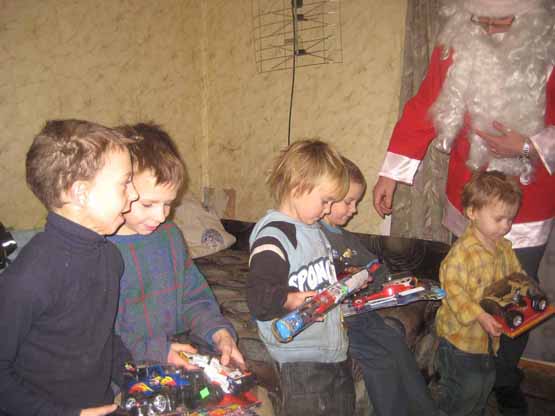 Rotary klubo dovanos pradžiugino mažuosius. Rotary klubo archyvo nuotr.