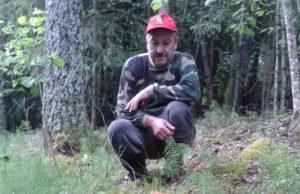 Gintautas Urbutis prie raudonviršių šeimynos. D. Urbutienės nuotr.