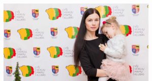 Teisę atstovauti Rokiškiui Lietuvos veiklių mamų klubo veido rinkimuose iškovojo Rūta Smalinskienė. A. Prokopovo nuotr.