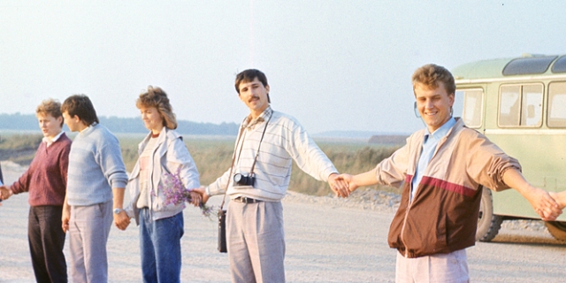 Petras  Prascienius (antras iš dešinės) Baltijos kelyje. Krašto muziejaus archyvo nuotr.