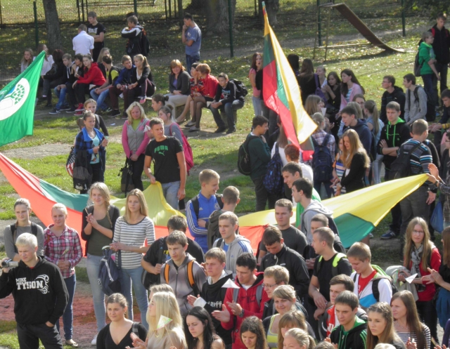 Mitinge susirinko visa gimnazijos bendruomenė