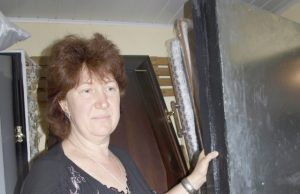 Krizė koreguos ir mirties laiką? Laidojimo paslaugas teikiančios įmonės direktorė Violeta Šakalienė parodė šaldytuvą