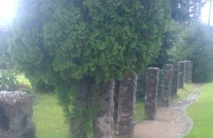 Po liūties – gyvenimas ežere Vanduo griauna ir akmeninę tvorą. Asmeninio albumo nuotr.