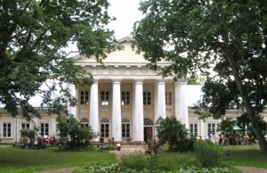 Salų dvaras yra apgailėtinos būklės. Redakcijos archyvo nuotr.