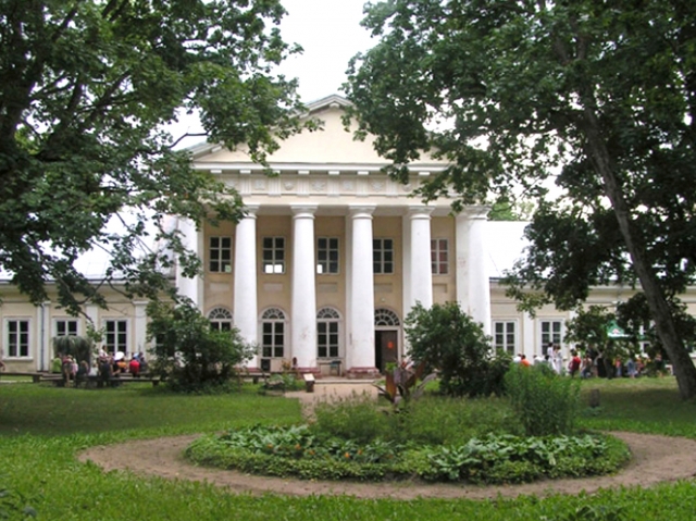 Salų dvaras yra apgailėtinos būklės. Redakcijos archyvo nuotr. Salų dvaras yra apgailėtinos būklės. Redakcijos archyvo nuotr.