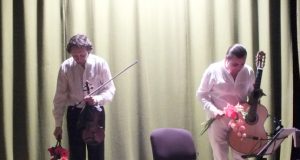 Salų dvare - V.Čepinskio (kairėje) ir S.Krinicino koncertas.