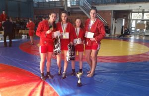 Rokiškio sportininkės įsiamžino su Lietuvos čempionato medaliais. G. Čečienės nuotr.