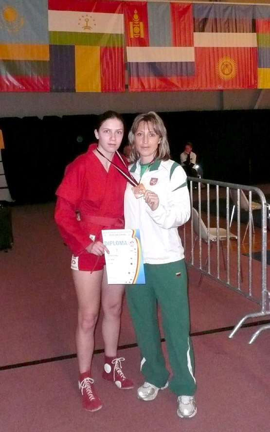 Bronzos medalio laimėtoja V.Guzaitė kartu su trenere G.Čečiene. G.Čečienės asmeninio archyvo nuotr.