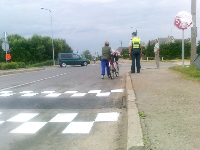 Stop ženklas Topolių ir Pandėlio gatvių sankryžoje vakar dar buvo pridengtas. N. Byčkovskio nuotr.