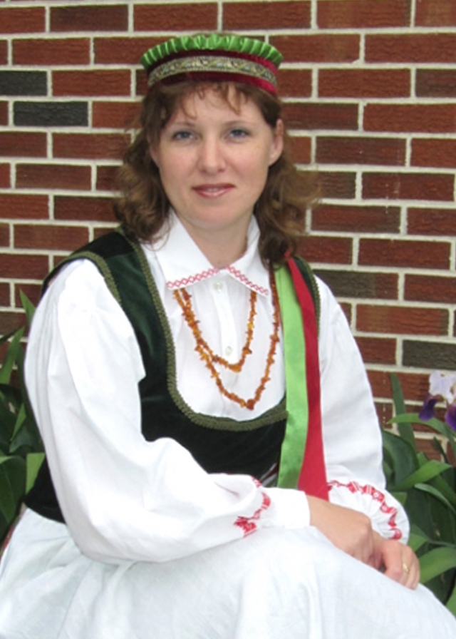 Prieš dvejus metus rokiškėnė R.Sarajevienė rajono tautodailininkų darbus pristatė JAV vykusiame NATO festivalyje. Prieš dvejus metus rokiškėnė R.Sarajevienė rajono tautodailininkų darbus pristatė JAV vykusiame NATO festivalyje.