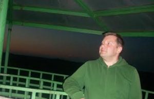 “Poezijos pavasario” eilės – bokšte prie mėlynųjų Sartų Sutemus poezijos posmai liejosi bokšte prie Sartų ežero.