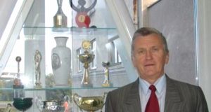 Vieną geriausių pasaulyje kurčiųjų rinktinę treniruojantis Algimantas Šatas sakė nesiruošiantis taikstytis su smurtu sporte. Asmeninio albumo nuotr.