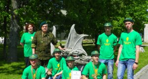 Panevėžio apskrities šaulių 5-osios rinktinės komandai atstovavo 13-osios kuopos vadė R.Žėkienė (iš kairės stovi)