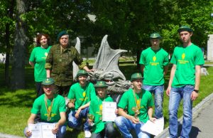 Panevėžio apskrities šaulių 5-osios rinktinės komandai atstovavo 13-osios kuopos vadė R.Žėkienė (iš kairės stovi)