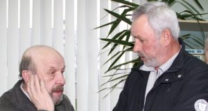 Rašytojas R.Šavelis (kairėje) juokėsi: jo paauglystės draugas Algirdas Minkevičius išgaravo iš atminties. D.Zibolienės nuotr.