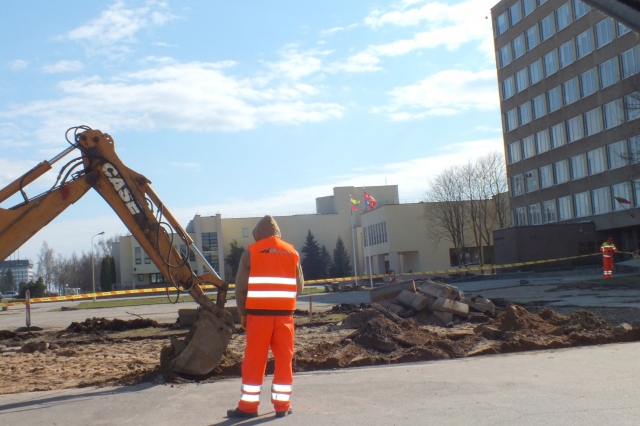 Rekonstruojama savivaldybės aikštė. A. Minkevičienės nuotr.