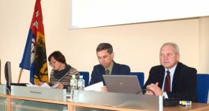 Darbų saugos seminaro dalyvius su šios srities naujovėmis supažindino Valstybinės darbo inspekcijos specialistai E.Čerkesaitė (iš kairės)