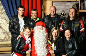 Susitikimas su Santa Klausu: (antroje eilėje iš kairės) A.ir R. Jakuliai