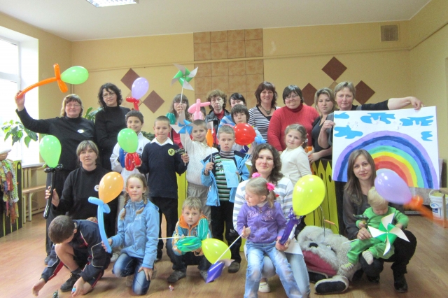 Lailūnų vaikai žaidė su lėlėmis ir gamino sumuštinius. R.Inčiūrienės nuotr. Lailūnų vaikai žaidė su lėlėmis ir gamino sumuštinius. R.Inčiūrienės nuotr.