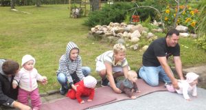 Ropliukai Urtė Dieninytė (iš kairės)