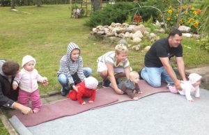 Ropliukai Urtė Dieninytė (iš kairės)