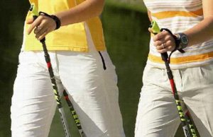 Šiaurietiškas ėjimas su specialiomis lazdomis