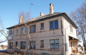 Socialinį būstą pavertė vasarnamiu Daugiavaikei šeimai skirtas socialinis būstas visiškai netinkamas gyventi.