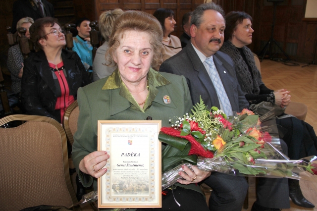 Rajono tautodailininkė Genė Šimėnienė. D.Zibolienės nuotr. Rajono tautodailininkė Genė Šimėnienė. D.Zibolienės nuotr.
