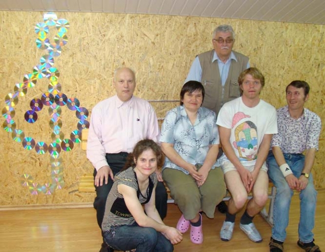 Inga Valinskienė (dešinėje) šiemet viešėjo Skemų socialinės globos namuose. Inga Valinskienė (dešinėje) šiemet viešėjo Skemų socialinės globos namuose.