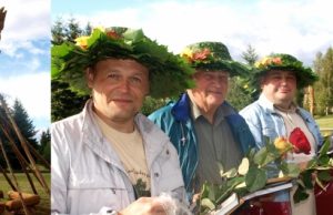 Ornamentuotų lazdų puokštė Miesto jubiliejui Liongino Šepkos parke atidengta skulptūra "Puokštė Rokiškiui". D.Zibolienės nuotr.