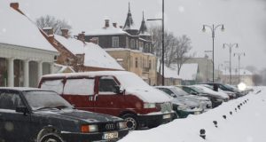 Miestas skendi pusnyse.