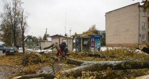 Laisvės gatvės "snoriukas" vis dar vilioja gyventojus naudotis seniai nebeveikiančio banko paslaugomis. L.Dūdaitės nuotr.