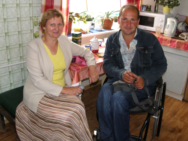 Apie savo pomėgį puoselėti kambarines gėles R.Bitinas pasakojo savivaldybės Socialinės paramos ir sveikatos skyriaus specialistei Z.Čaplikienei.