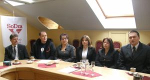 Elektroninio parašo privalumus aptarė gydytojai Ričardas Burnickas (iš kairės)