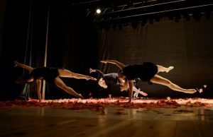 Subtiliai užsimindami apie lietuvių mitus ir legendas