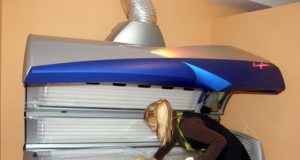 Nuo šio mėnesio dirbtinis įdegis prieinamas tik suaugusiems. Soliariumams uždrausta teikti paslaugas nepilnamečiams bei įvesta kitų ribojimų. D.Zibolienės nuotr.