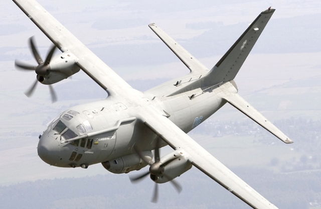 Galingas lėktuvas virš namų skrido taip žemai ir darė tokius pavojingus viražus Galingas lėktuvas virš namų skrido taip žemai ir darė tokius pavojingus viražus