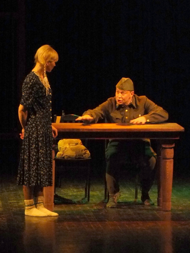 Spektaklio scena. Gabrielės Milaknytės nuotr. Spektaklio scena. Gabrielės Milaknytės nuotr.