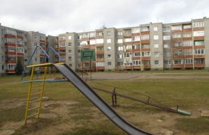Daugiabučių sporto aikštelės nebevilioja vaikų. L.Dūdaitės nuotr.