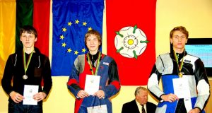 Edvinas Deksnys (kairėje) pasidabino šalies čempionato sidabro medaliu. G.Kublicko nuotr.